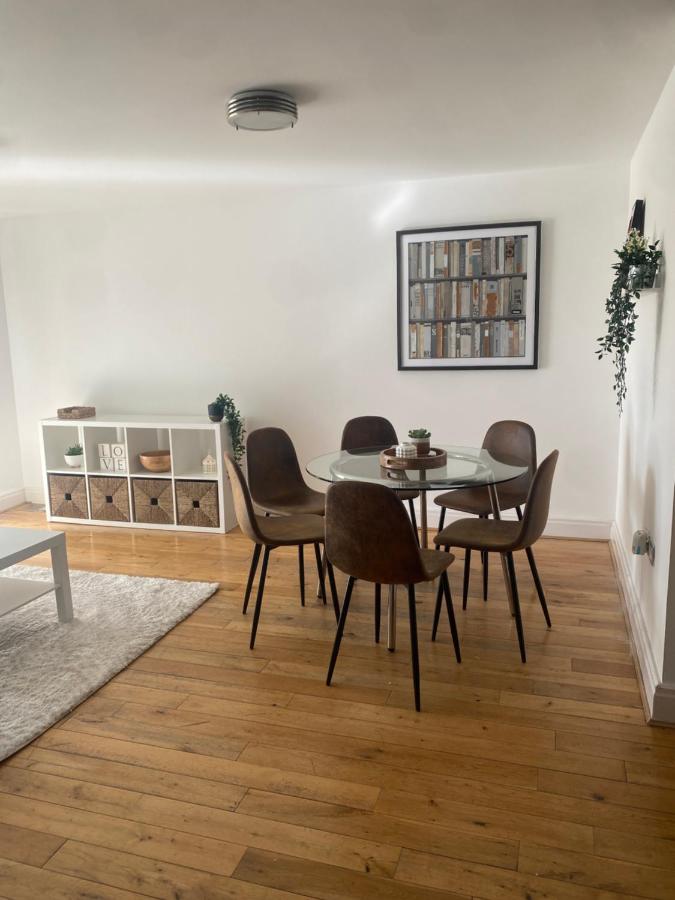 2 Bedroom flat in Riverside West - B&B