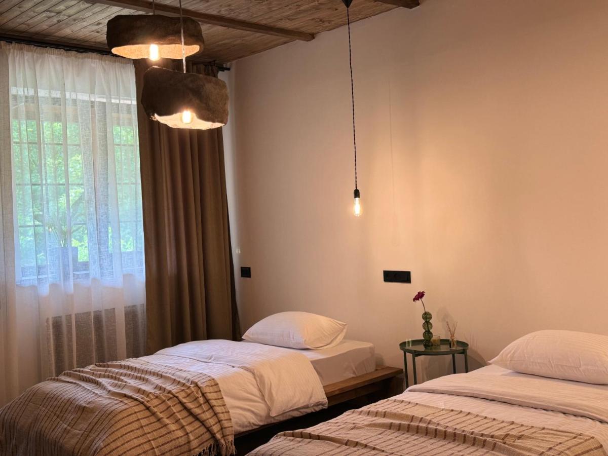 Zweibettzimmer mit Balkon