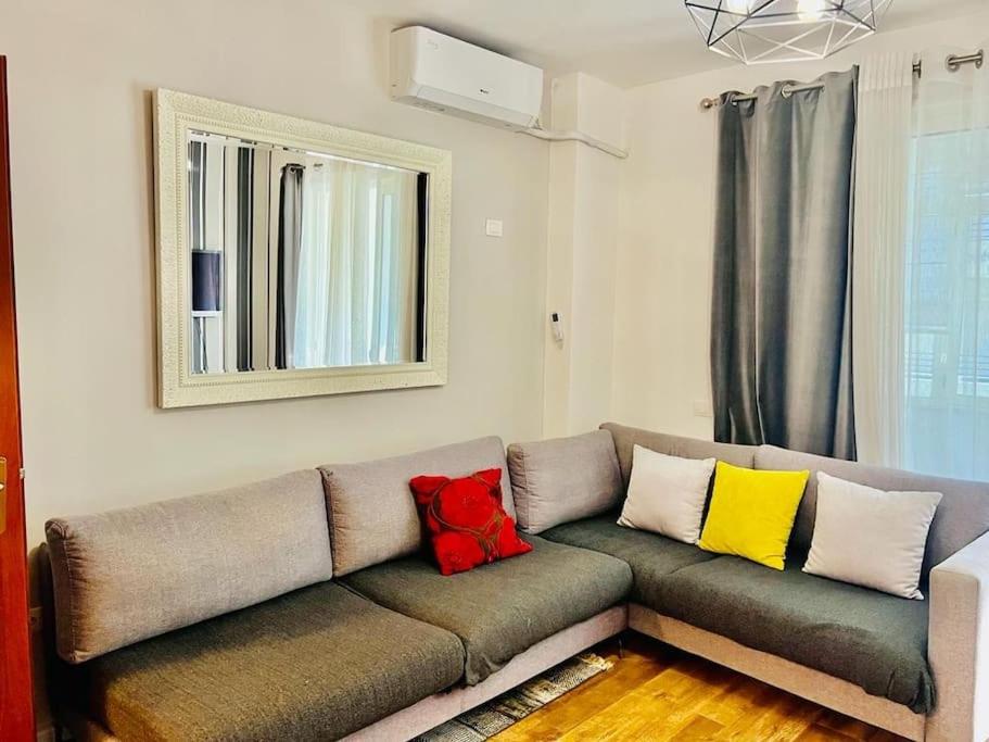 Beachfront Apartment in Durres - Ferienwohnung
