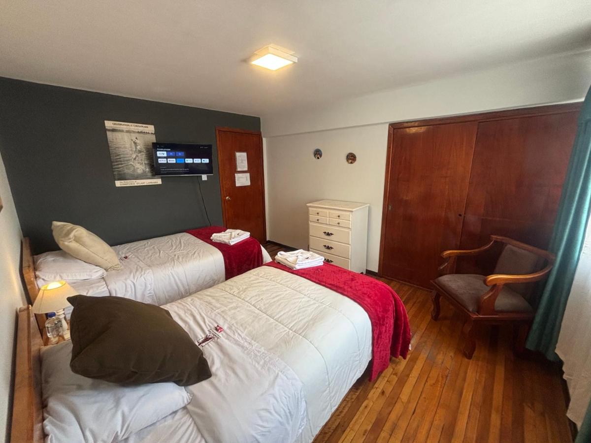 Standaard Tweepersoonskamer met 2 Aparte Bedden en Eigen Badkamer