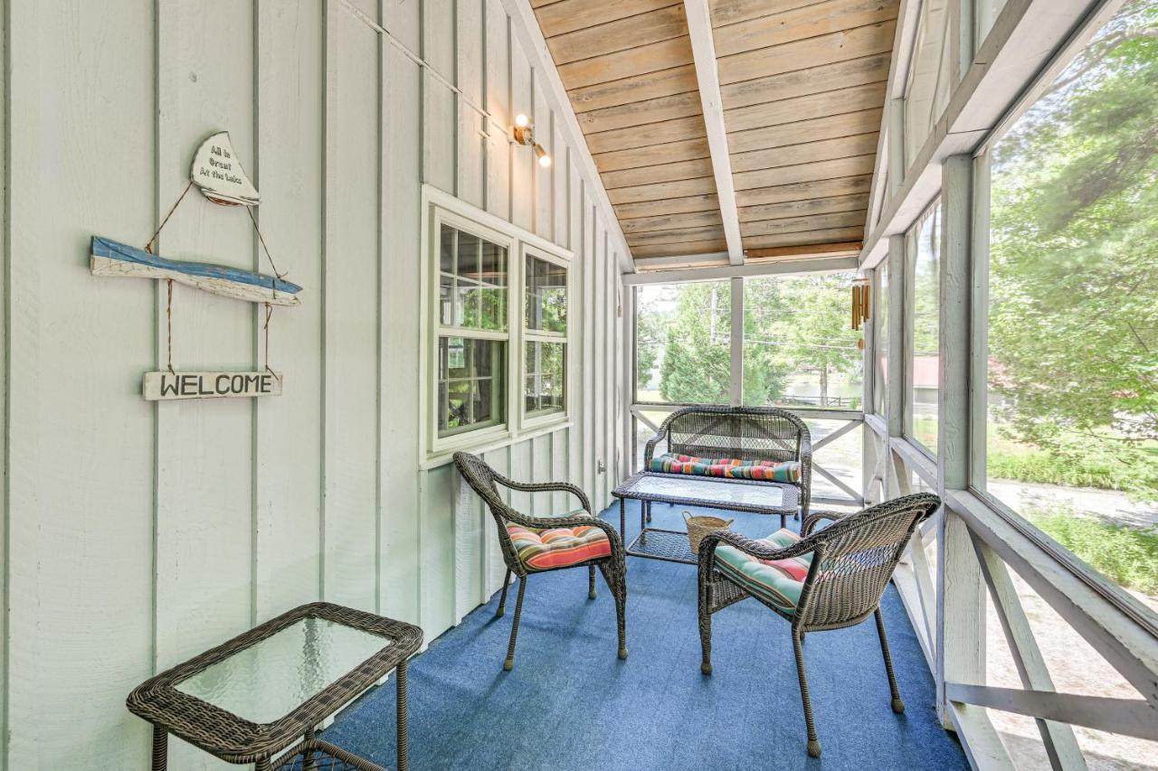 Becket Home w/ 3-Season Porch: Walk to Lake Access - Chambres d'hôtes Becket