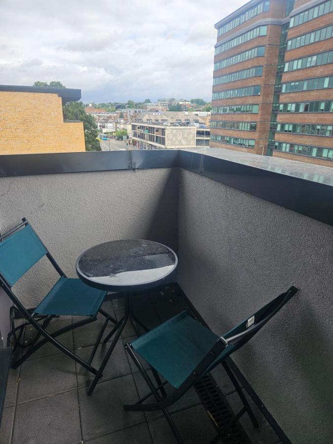 Stylish Madison Apartment with Balcony - FREE Car Parking - Hemel Hempstead Town Centre - Ferienwohnung
