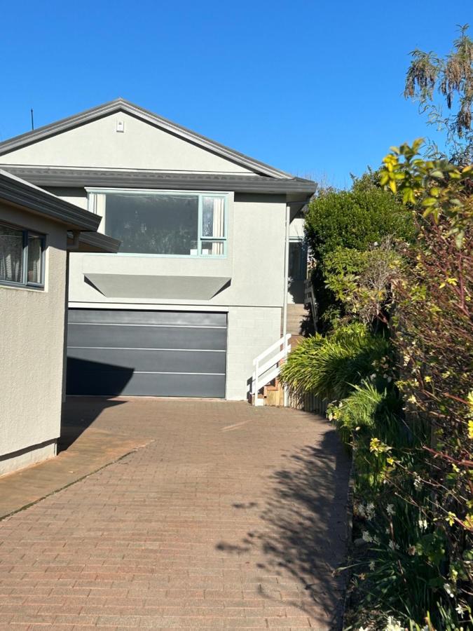 Guest Suite - Walk to Havelock North Village - B&B