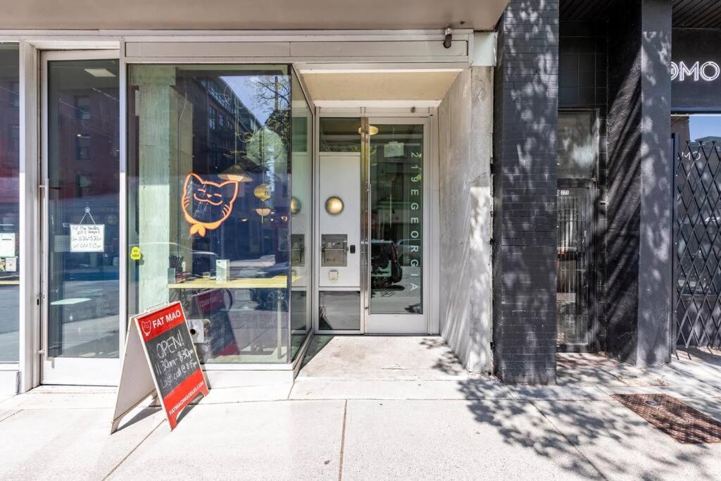 Cozy 1BR with AC, Chinatown, Rogers Arena, Seawall - B&B Vancouver