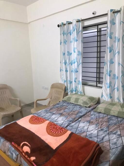 Servostay New 2 BHK with Parking, Balcony & Gas Stove in Begur Between Electronic City & HSR Layout - Chambres d'hôtes Bangalore
