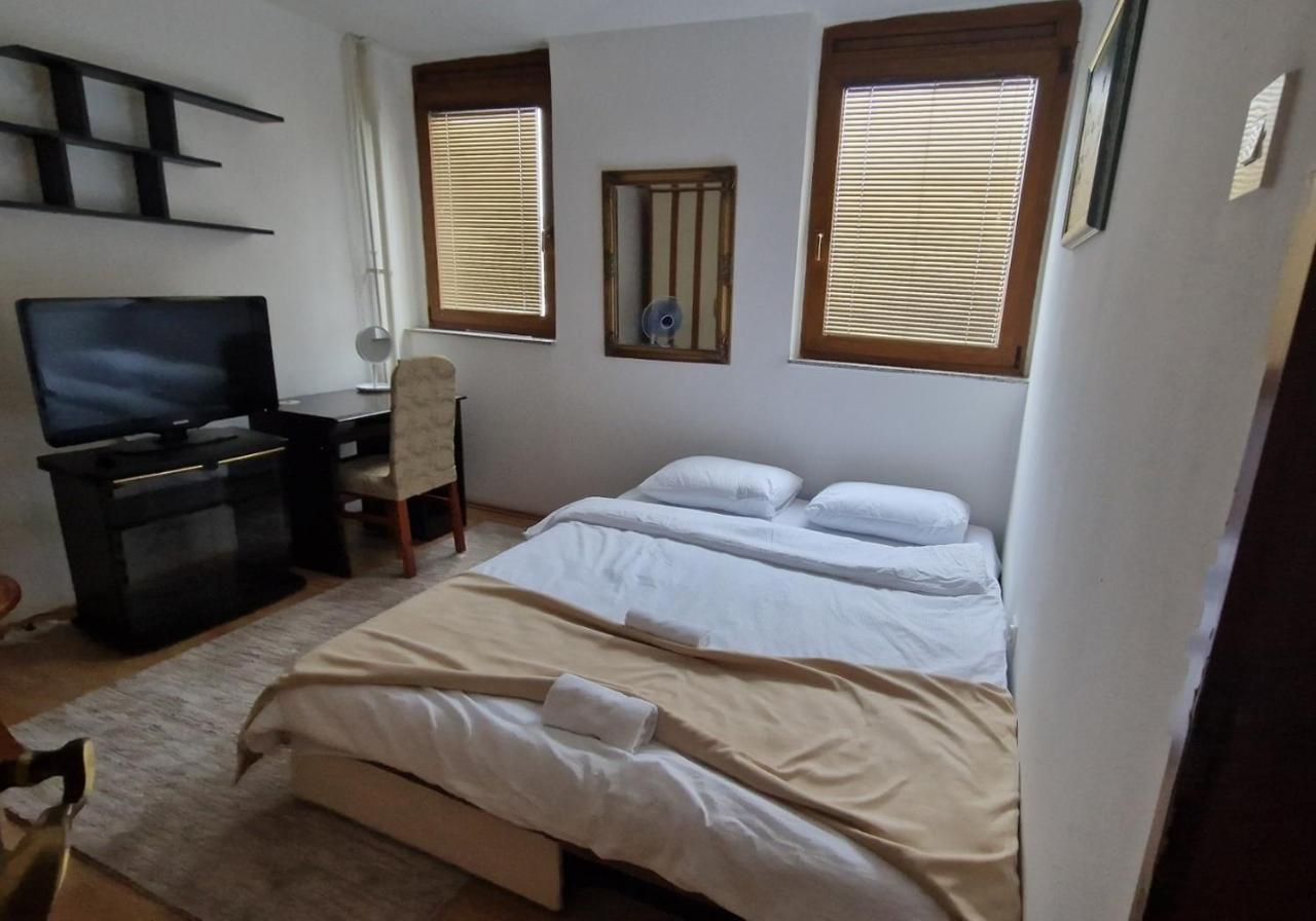 Room near University Campus in Sarajevo - Rooms Sarajevo