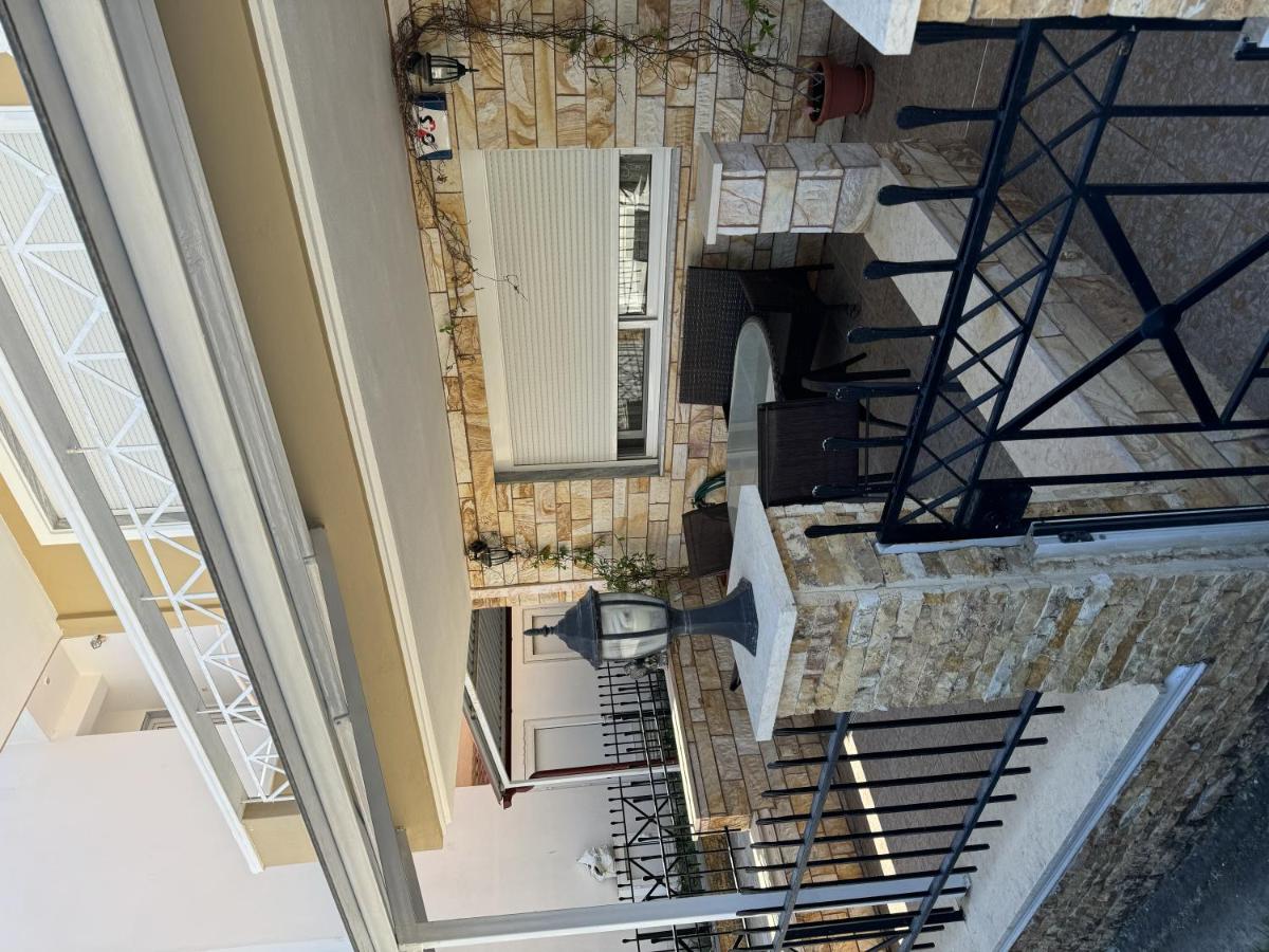 Christinas Deluxe Apartment - B&B Néa Péramos