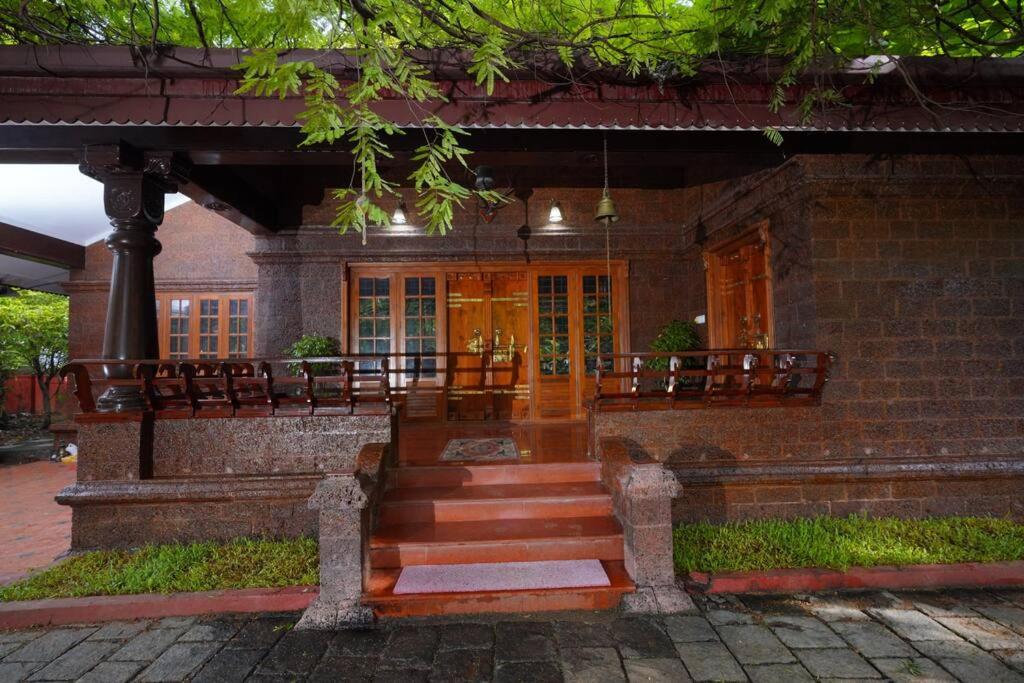 Illam Heritage inn Bungalow l 4 BHK - B&B Guruvāyūr