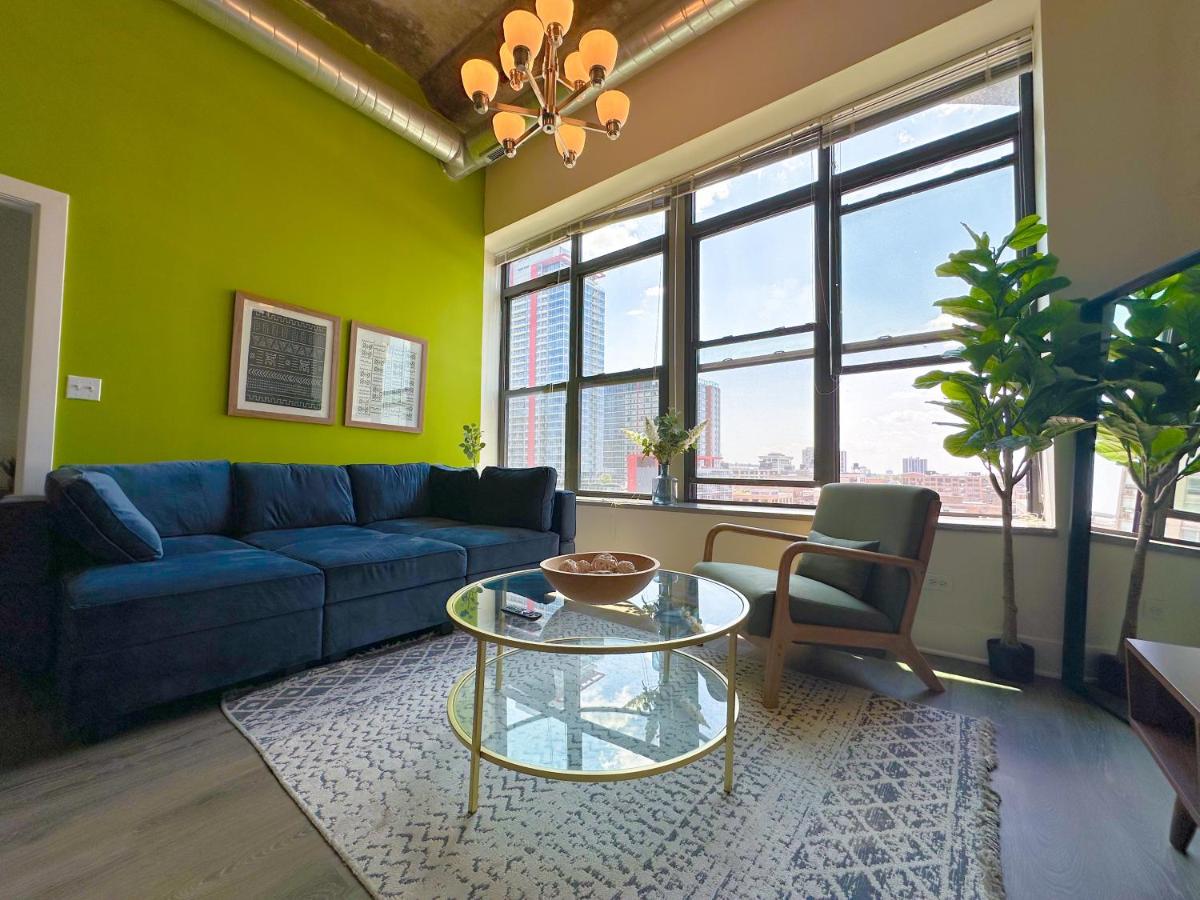 Convenient Cozy 2BR Loft with Optional Parking for 8 guests Near McCormick Place, Soldier Field and Lakefront Trail - Ferienwohnung