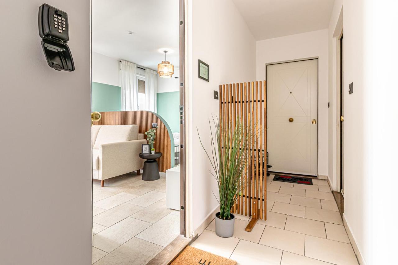 Japandi Apartment, Zona Porto Livorno con Balcone e Jacuzzi Idromassaggio - B&B Livorno