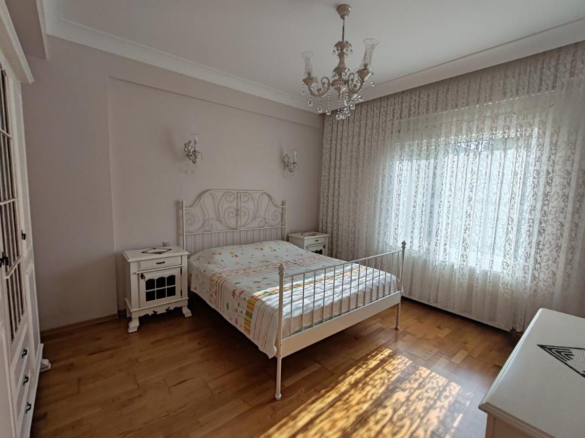 Appartamento con 2 Camere da Letto e Vista Giardino