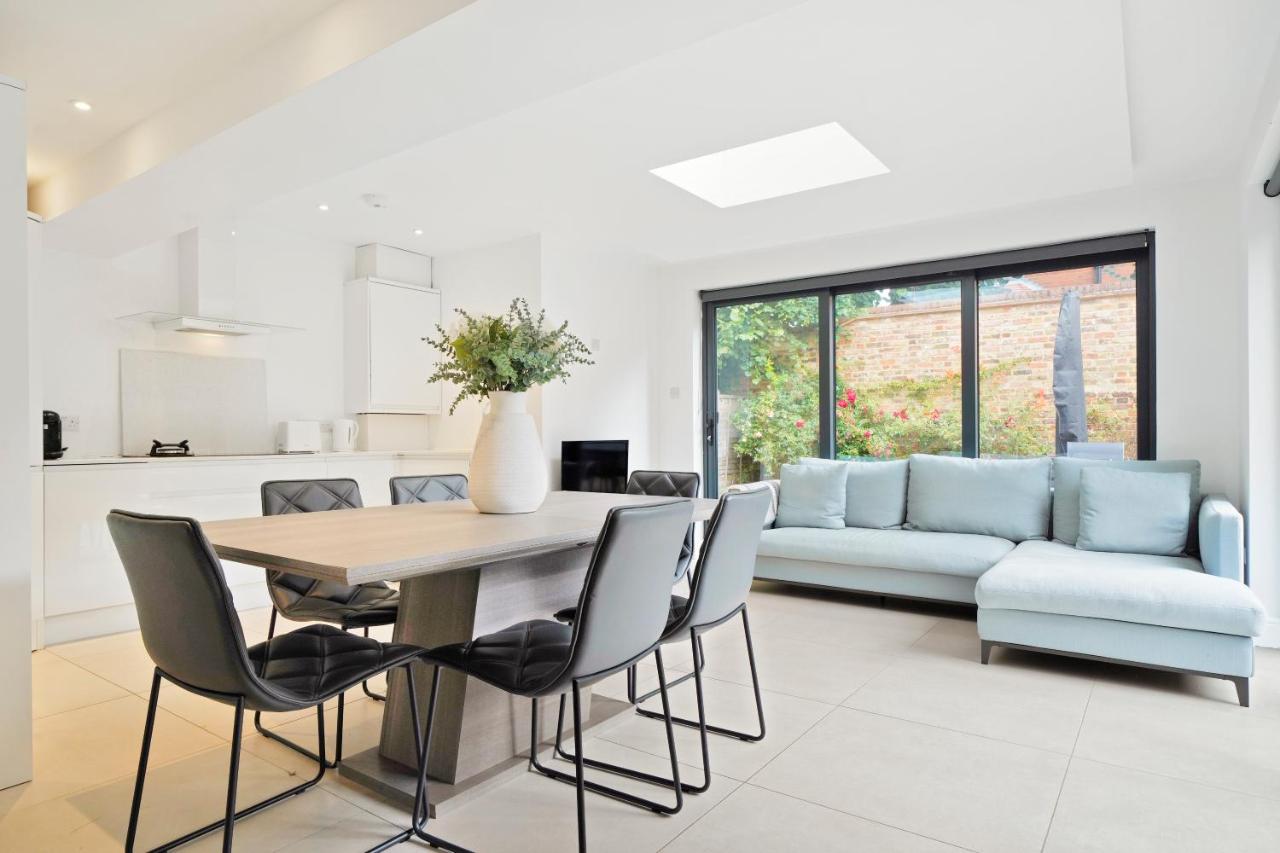 The Wimbledon Hideaway - Glamorous 3BDR House with Garden - B&B