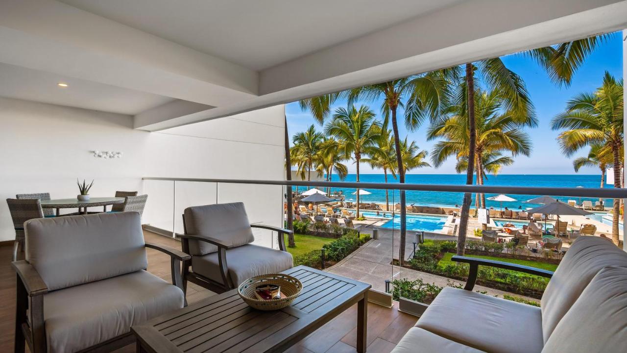Oceanfront 2 BR with Pools, Steps to Beach - B&B Puerto Vallarta