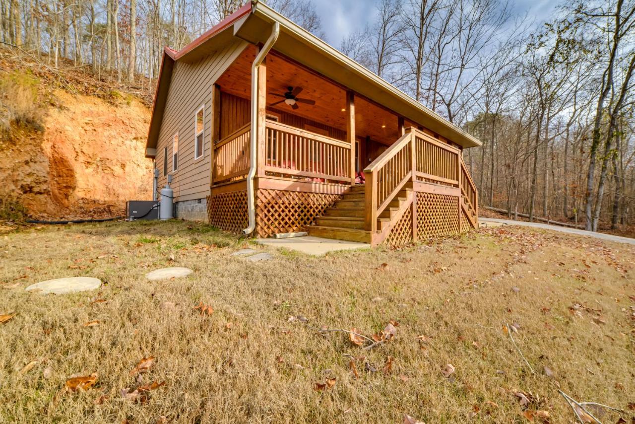 Cozy Waverly Cabin with Fireplace and Deck! - Chambres d’hôtes