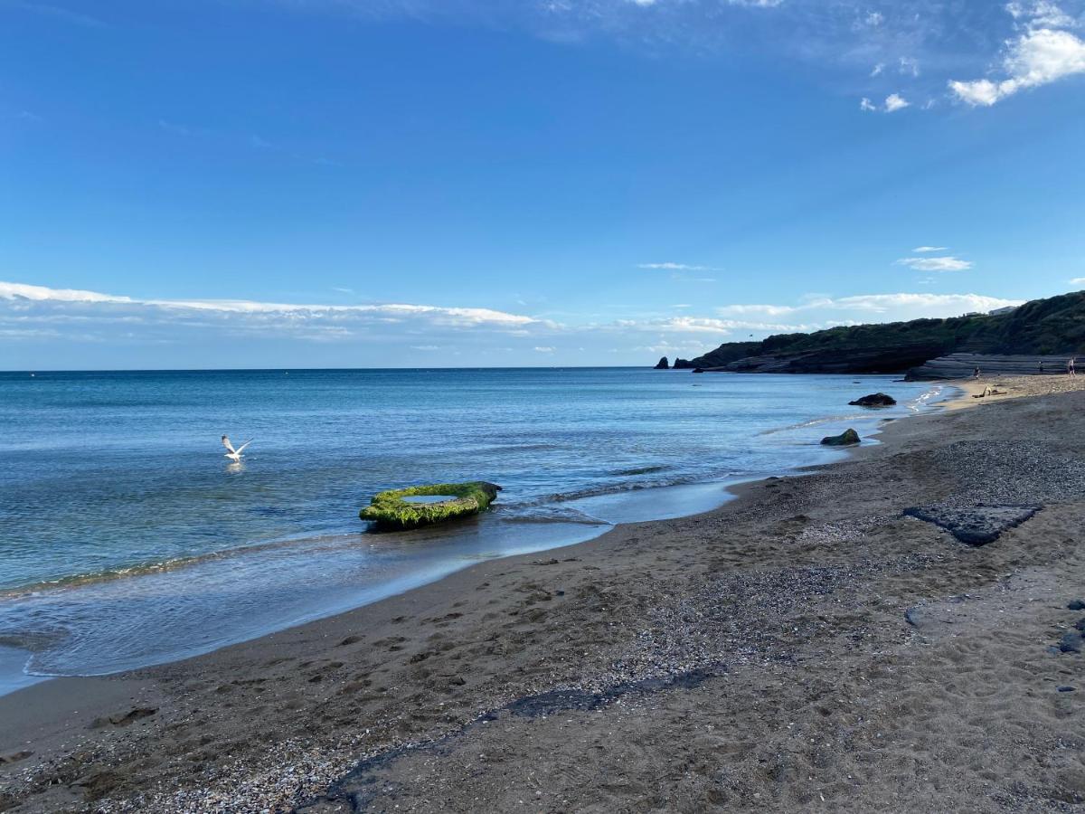 Studio cabine loggia et terrasse secteur prisé des falaises - B&B Le Cap d'Agde