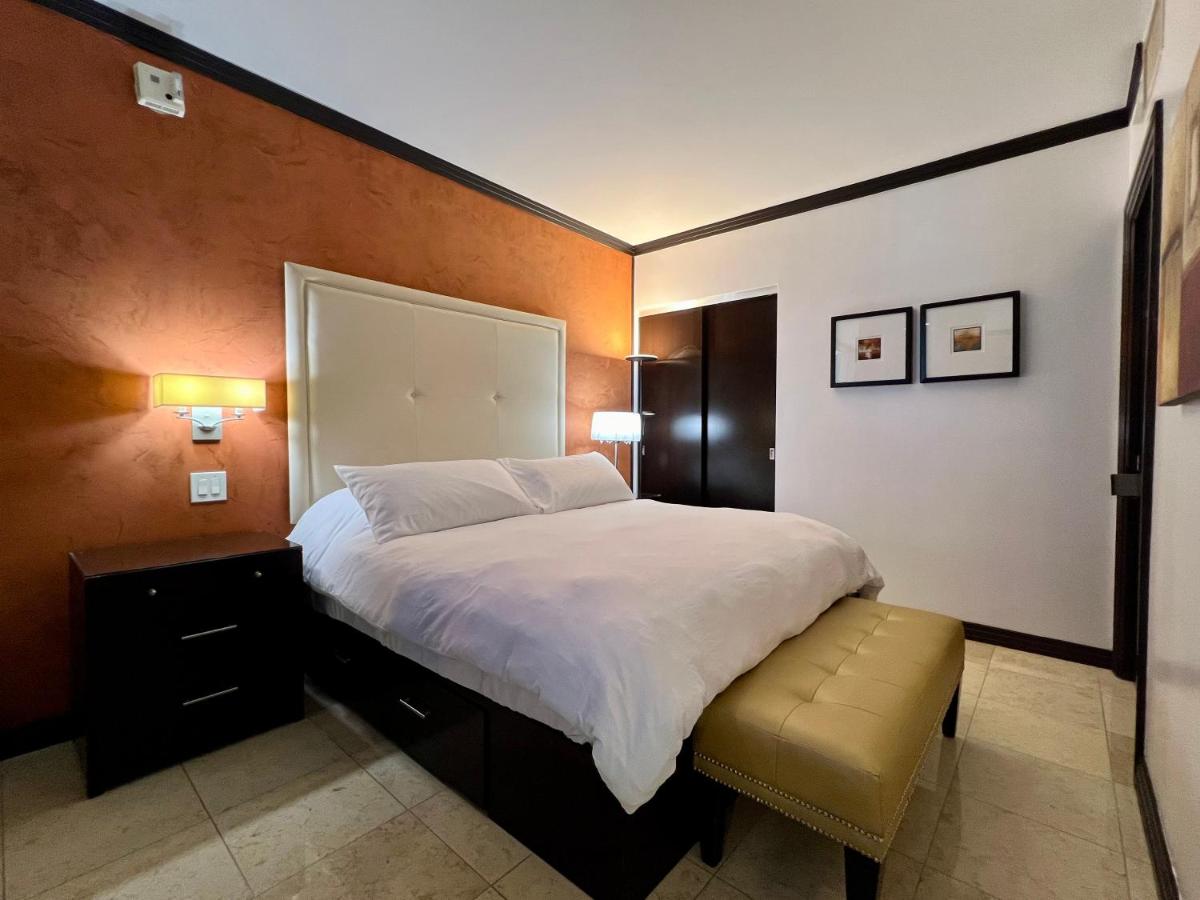 King Suite with Pool View