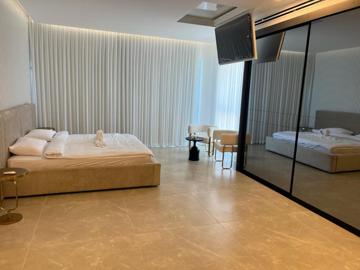 Penthouse Palace with Private Jacuzzi