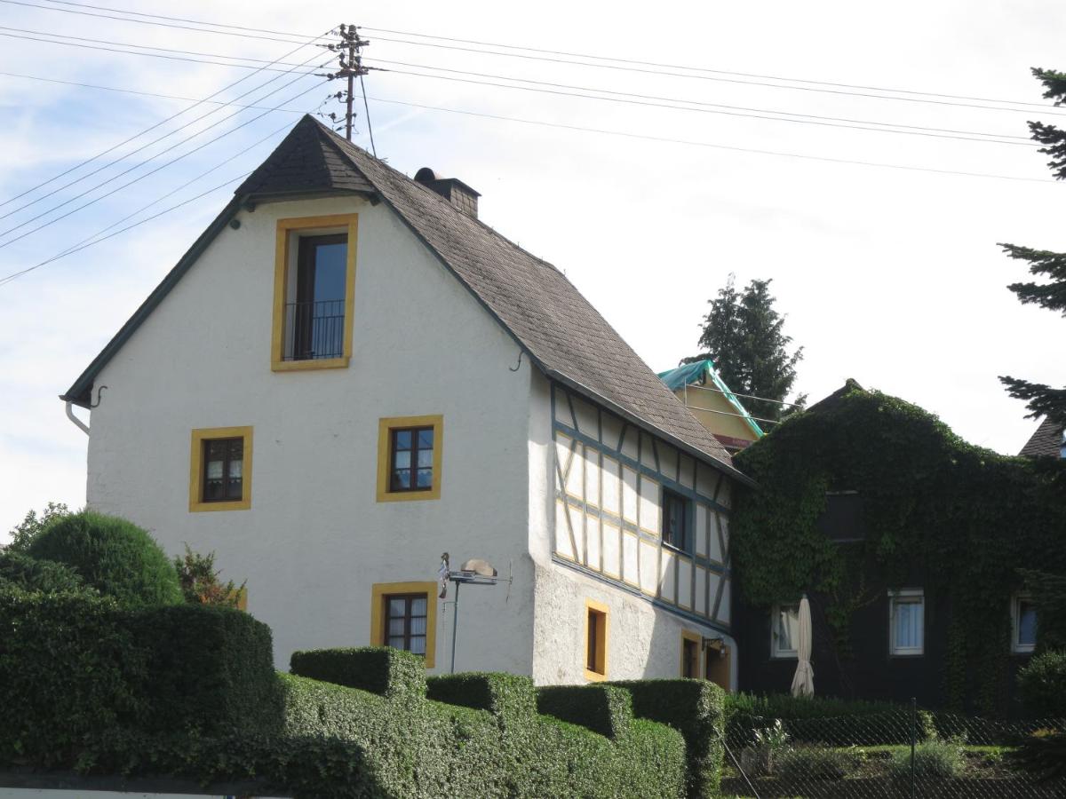 B&B Schalkenmehren - Ferienwohnungen Haus Hinneres - Bed and Breakfast Schalkenmehren