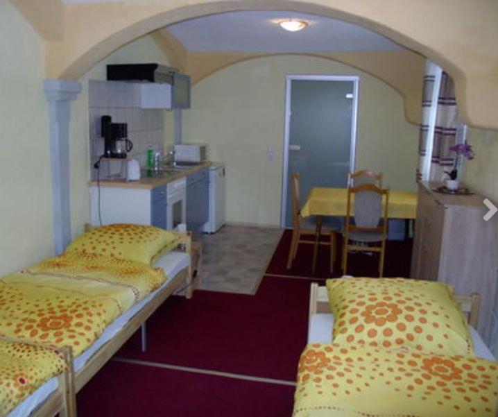 Ferienwohnung Monteurzimmer Bretnig - Bed and Breakfast