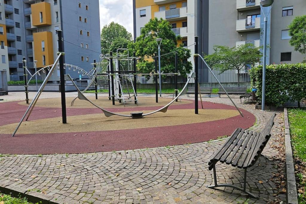 13th Floor, GARAGE gratis, Metro M5 a 200mt, giardino giochi, BICOCCA - B&B
