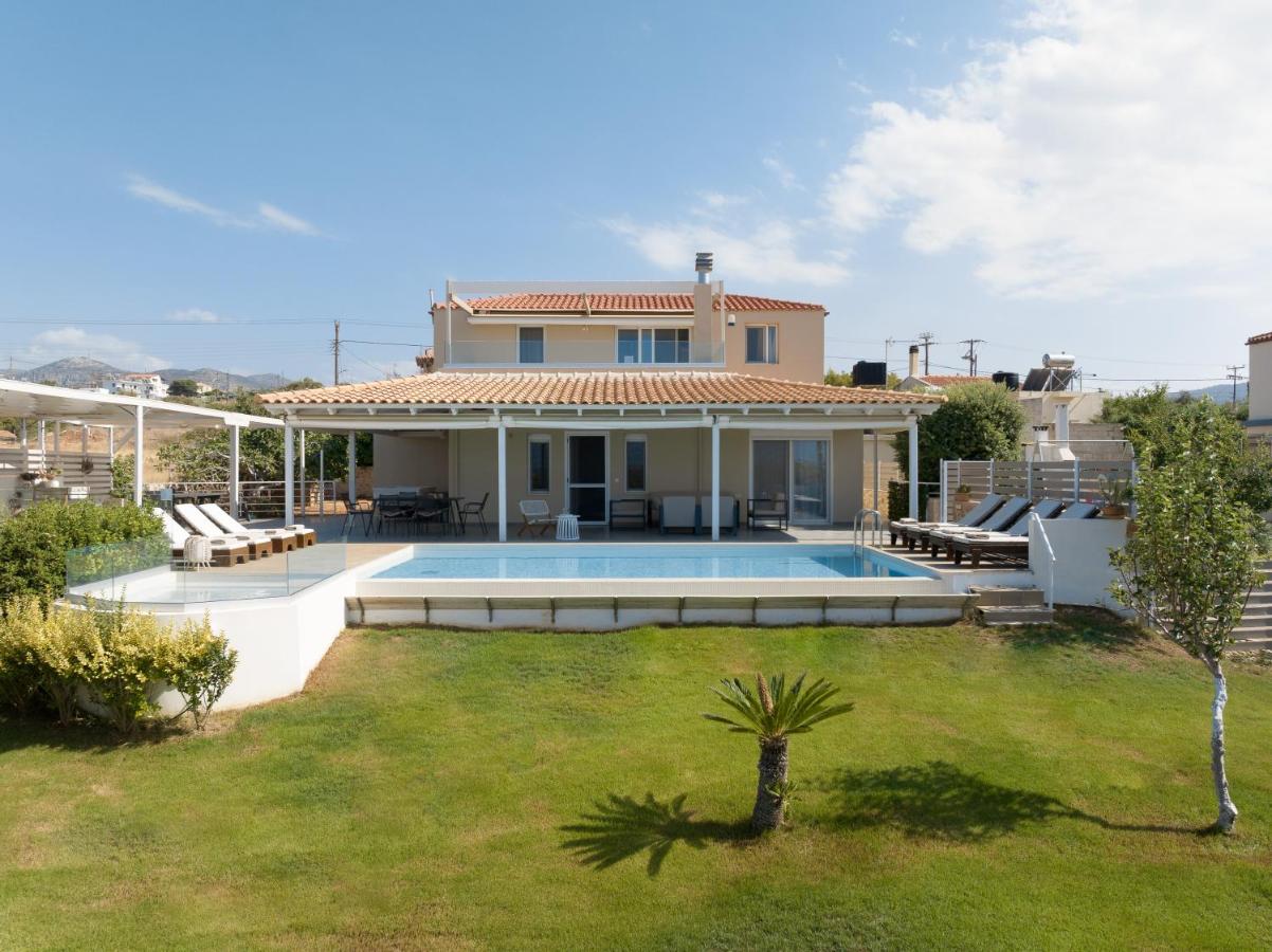 Alba Bianca Villa, Family Retreat with Heated Pool By ThinkVilla - B&B