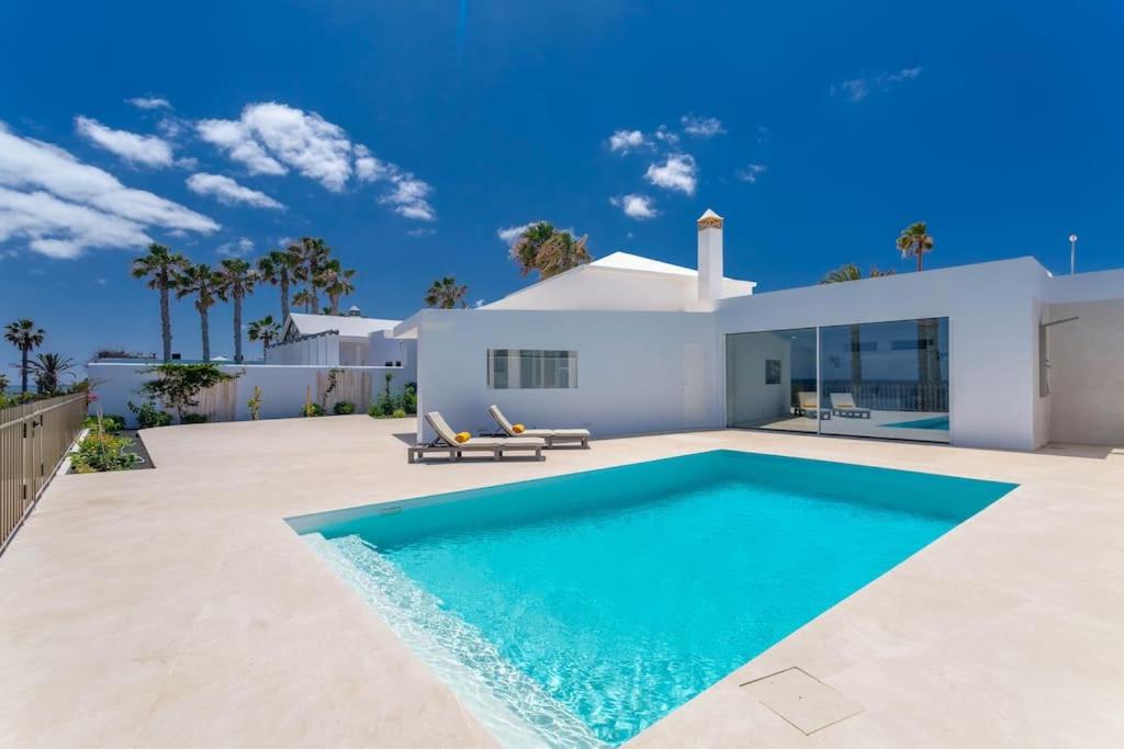 Ocean Bliss Beautiful Villa with Pool and Sea Views - B&B