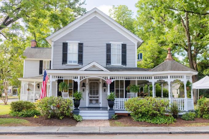 Blue Juniper Inn - B&B
