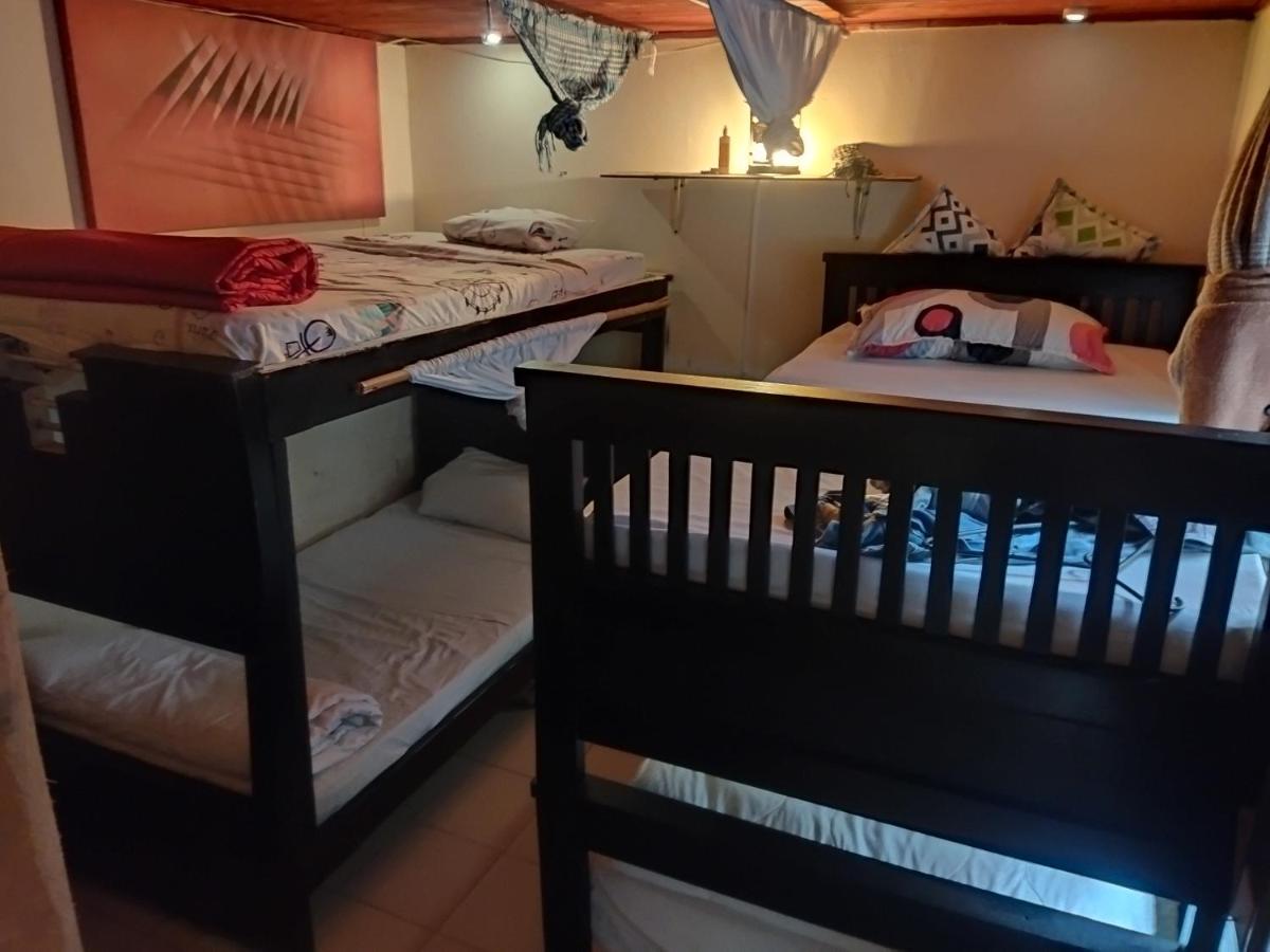 Einzelbett im gemischten Schlafsaal