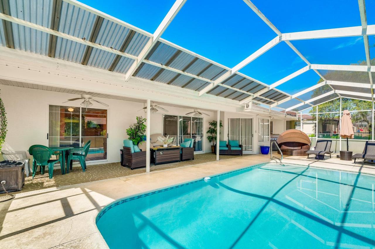 Spring Hill Home Private Pool, 9 Mi to Beach! - B&B