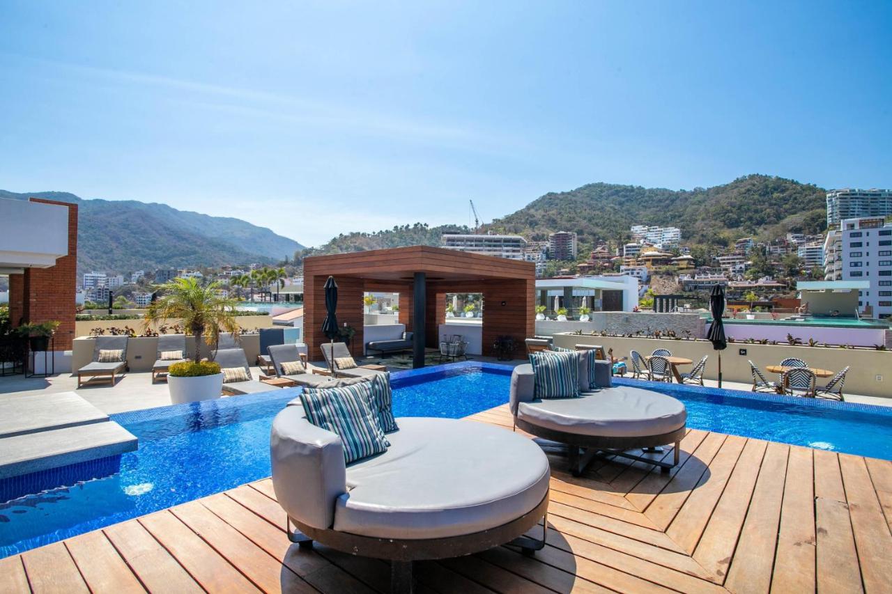 Modern 1BD 2BA, 2 Balconies, POOLS and GYM - B&B Puerto Vallarta