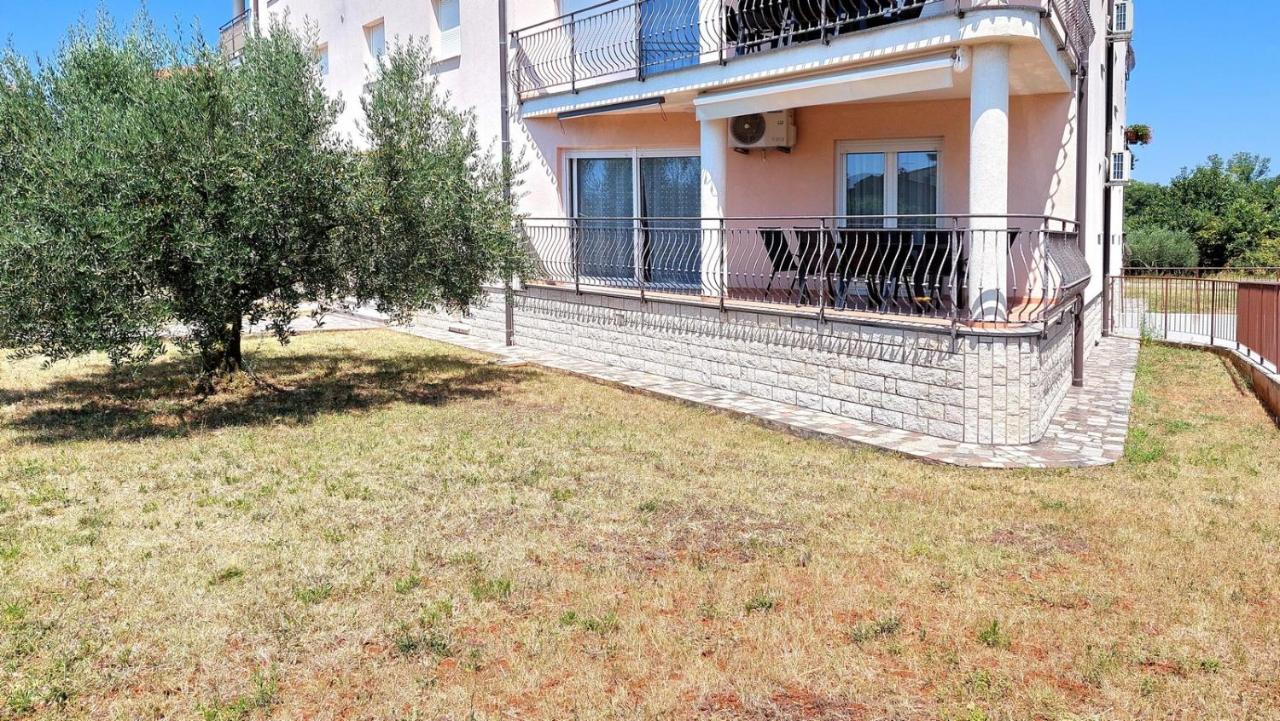 Apartment Stefany - Veli Maj - B&B Parenzo