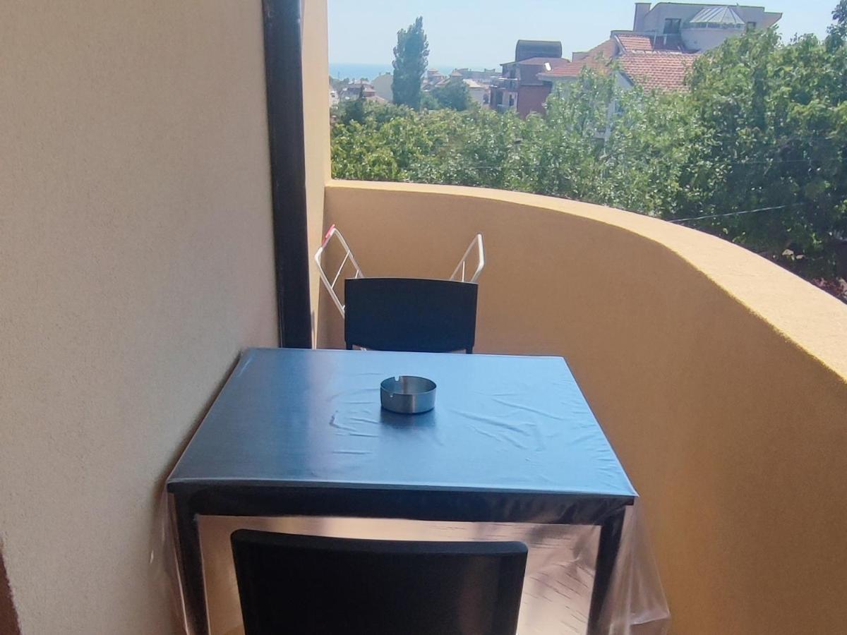Deluxe Studio