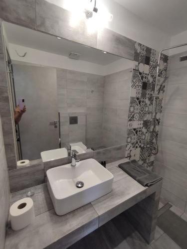 Deluxe Σουίτα δίπλα στη Θάλασσα MFD LUXURY APARTMENTS - B&B Kárystos