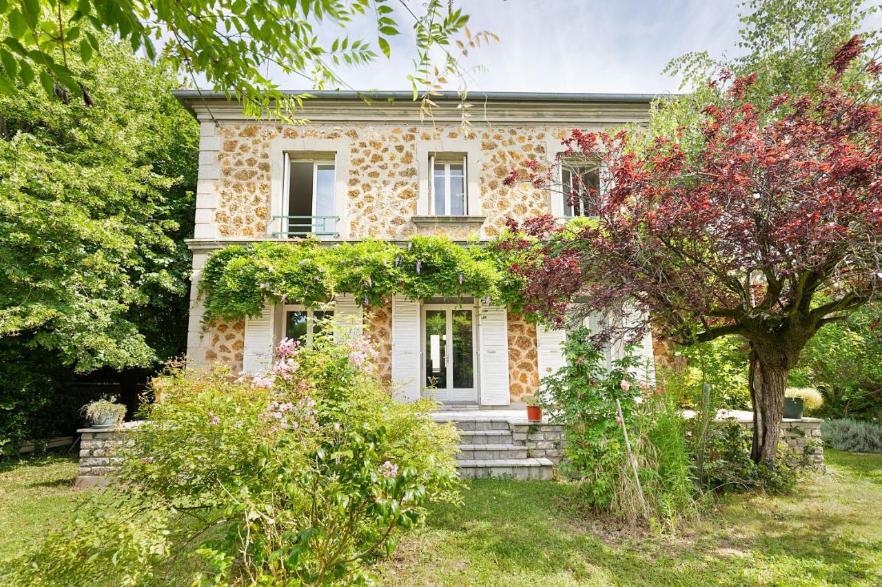 Cozy house with garage & large garden, PARIS Center 30min RER A, Orly airport - B&B