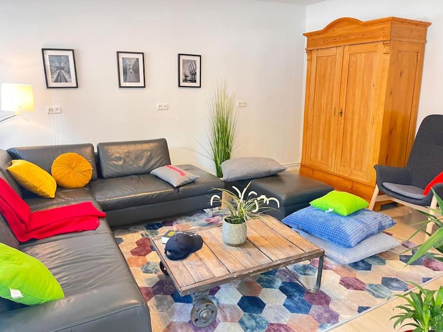 Gemütliche, große 6-ZKB,EG-Wohnung im Herzen Eimsbüttels-2WC&2Duschen - B&B Amburgo