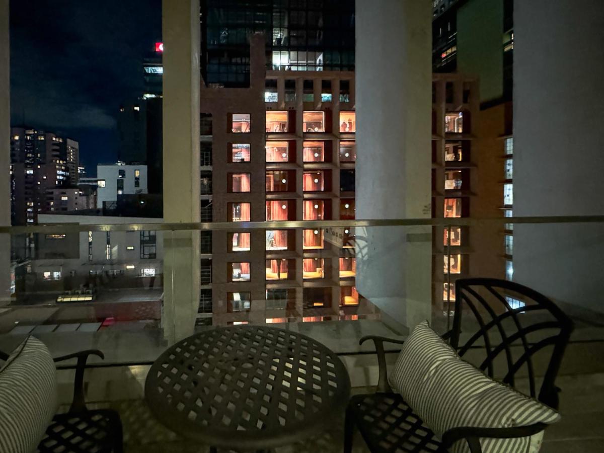 Luxury Melbourne CBD Apt in Iconic QT Building - Ferienwohnung Melbourne