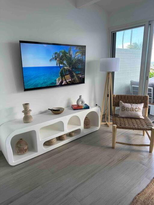 White Sand, Splendid 1 bedroom beachfront, Nettle Bay Beach Club - Chambres d’hôtes Baie Nettle