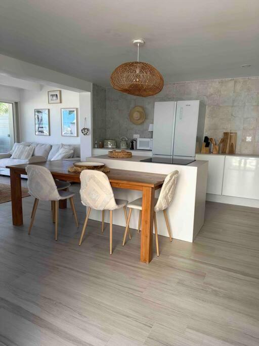 White Sand, Splendid 1 bedroom beachfront, Nettle Bay Beach Club - Chambres d’hôtes Baie Nettle