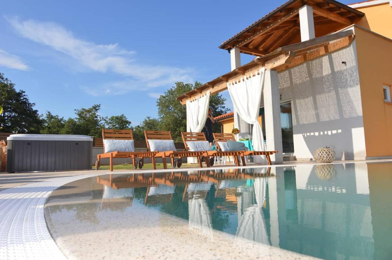 Villa Dana Poreč - 6min drive to the beach - Pool - Whirpool - B&B