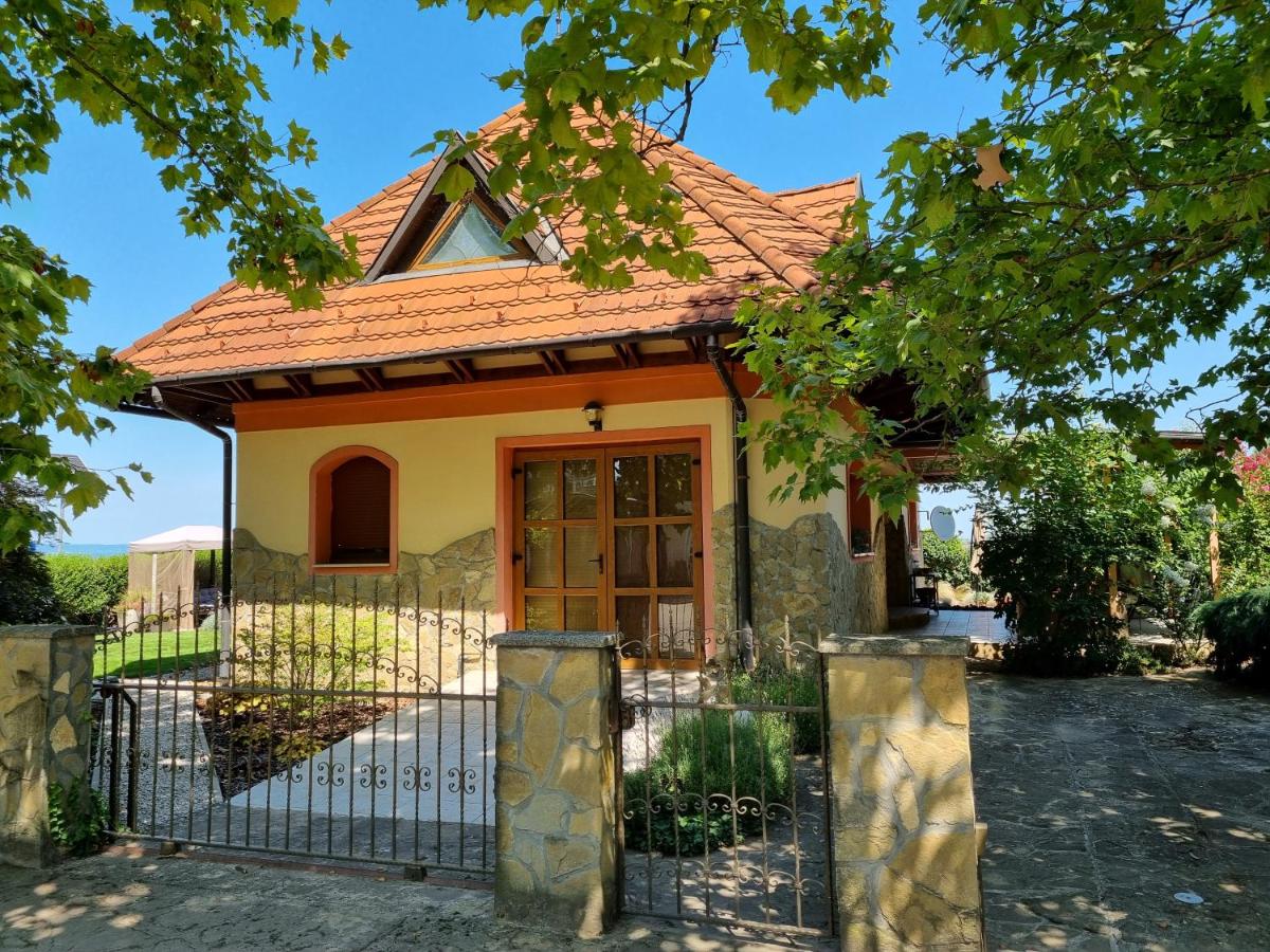 Tóparti Villa - Balatonboglár - Chambres d’hôtes Balatonboglár