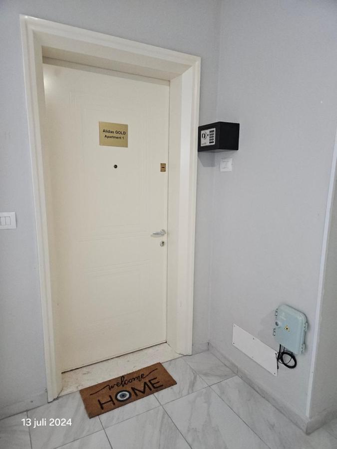 Alidas Gold Apartment 1 - Bed and Breakfast