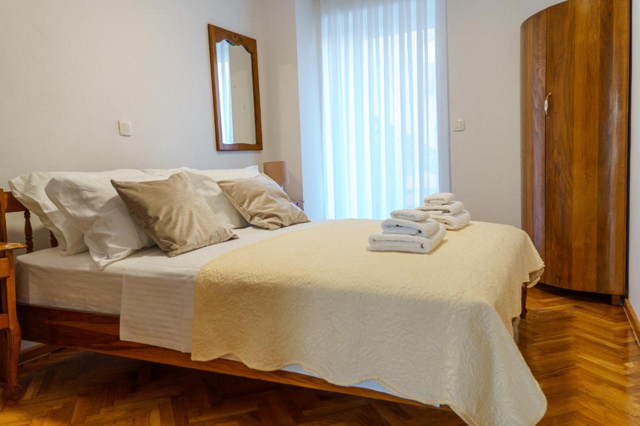 Holiday House Boban with Private Pool and Garage - B&B