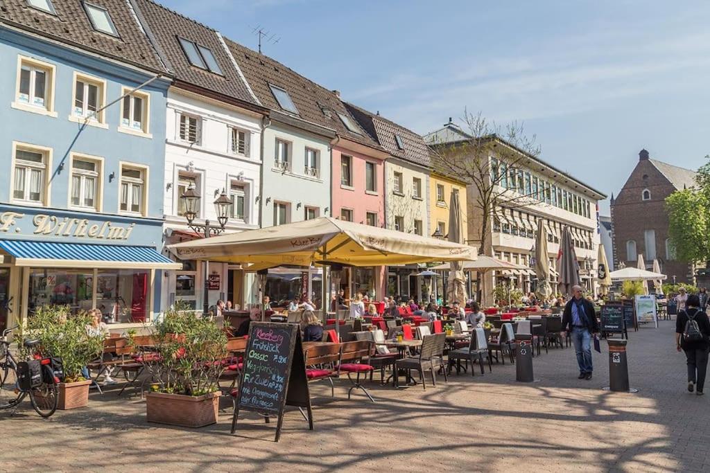 1 OG Direkt an der LAGA 2026 - Moderne Stadtwohnung am Neusser Markt! - B&B