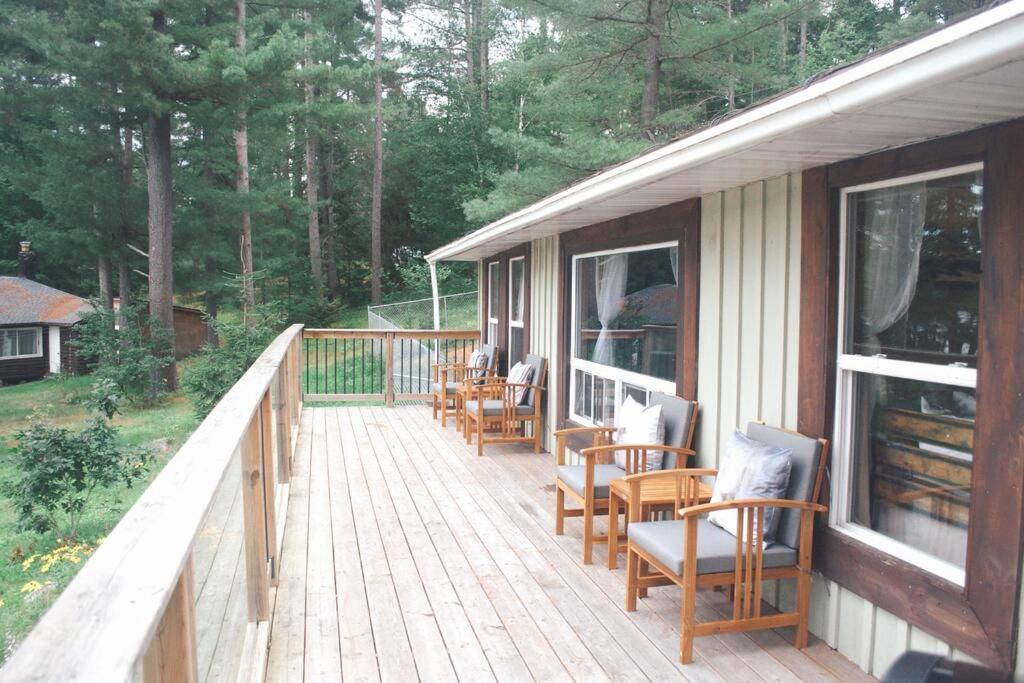 Escape to Corry Lake Cottage - B&B
