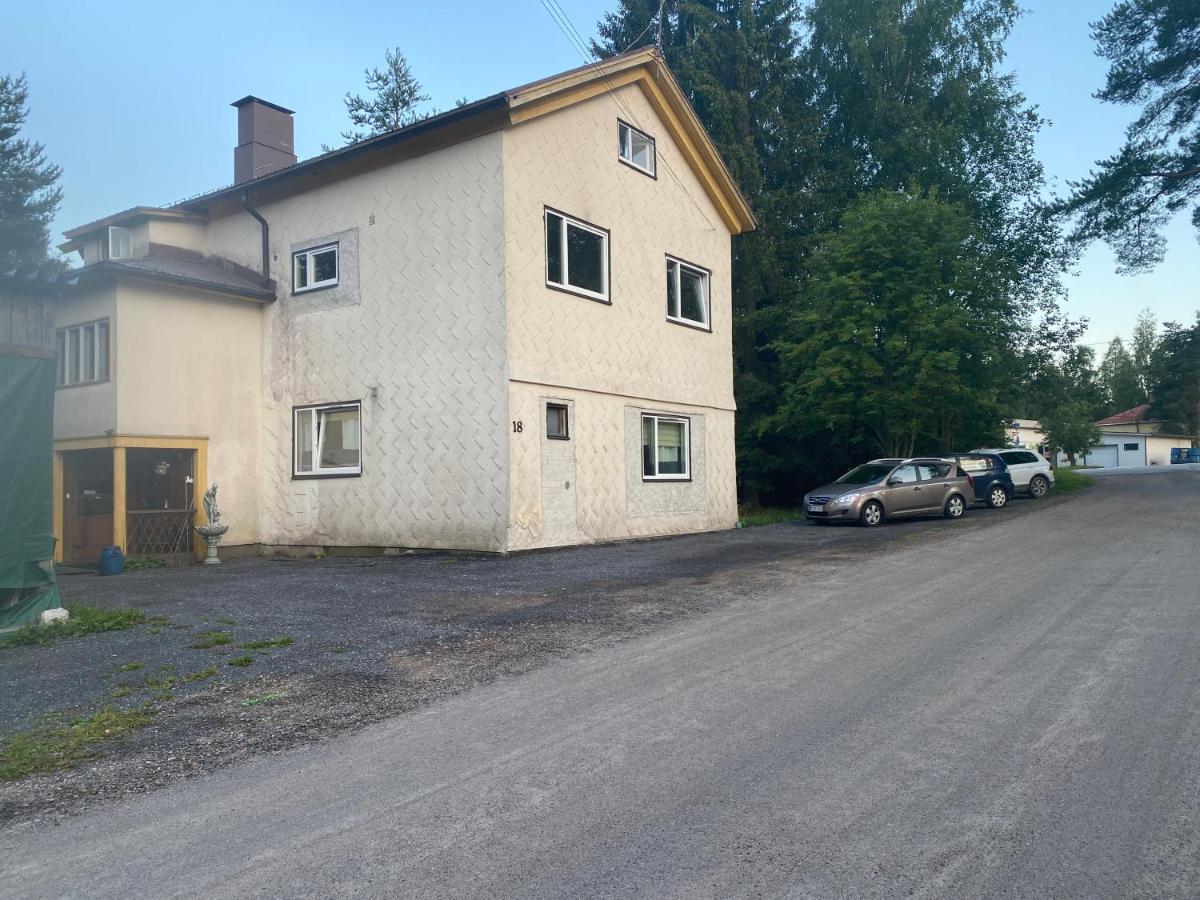 Mäntyharju keskus, ylin kerros, koko ullakkohuoneisto - B&B Mäntyharju