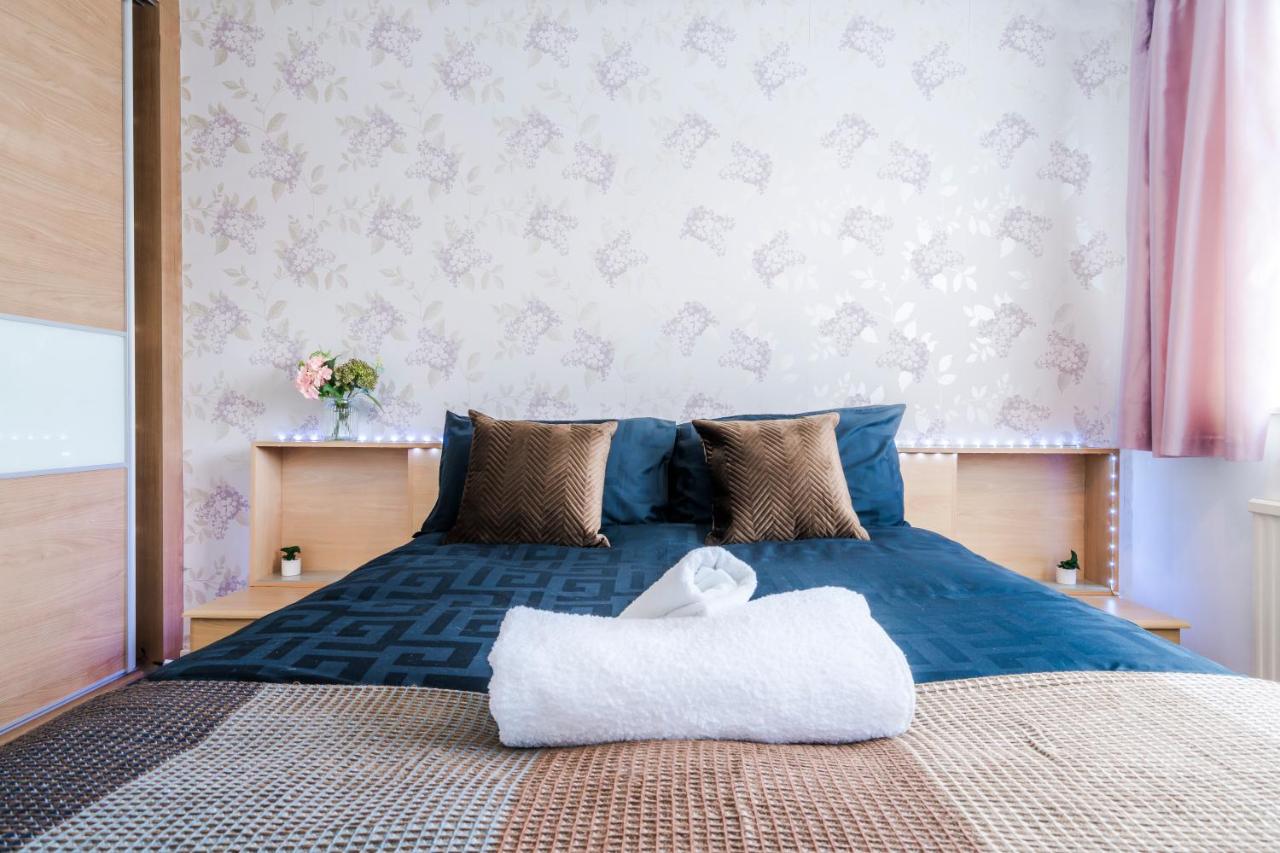 Leicester Oadby 4 bed home, 8 guests, park 5 cars - B&B