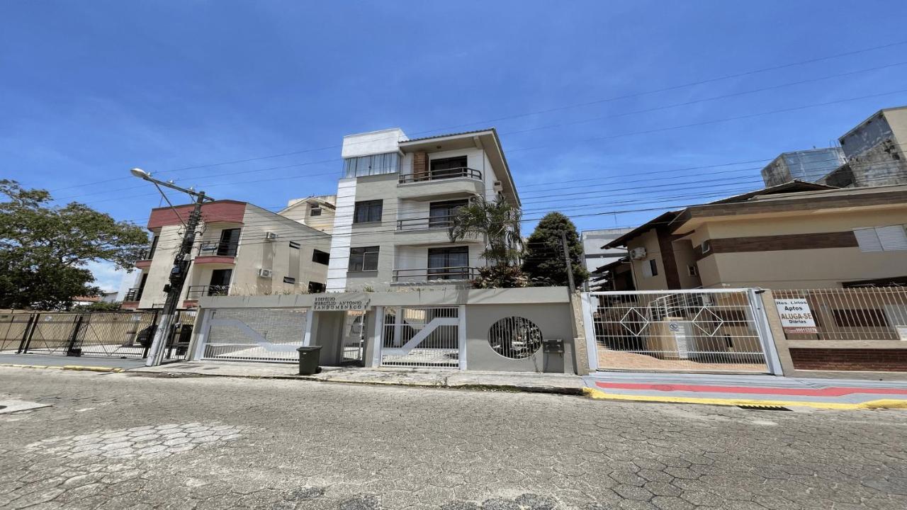 Apê Completo, A/C, Wi-Fi | 450m Praia Canasvieiras - B&B Florianópolis