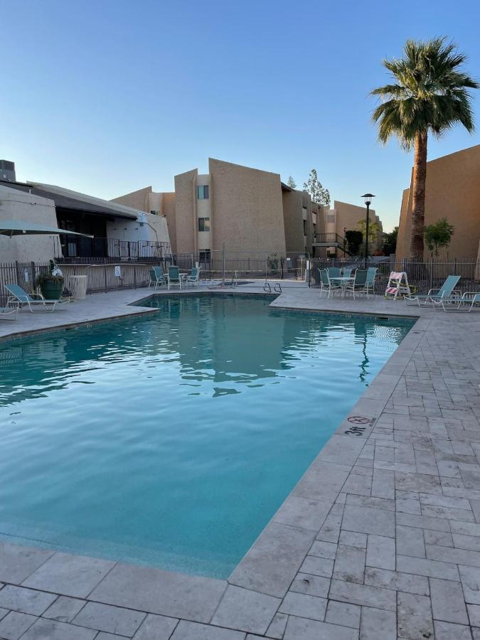 Luxe, 2br Old Town Condo Wpatio, Pool, & Parking - B&B
