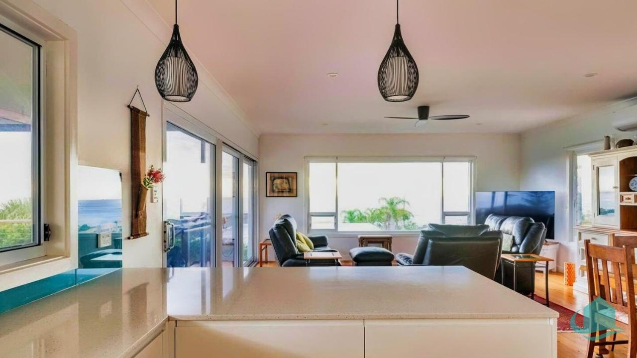 Caves Cottage - gorgeous 180 degree ocean views - B&B
