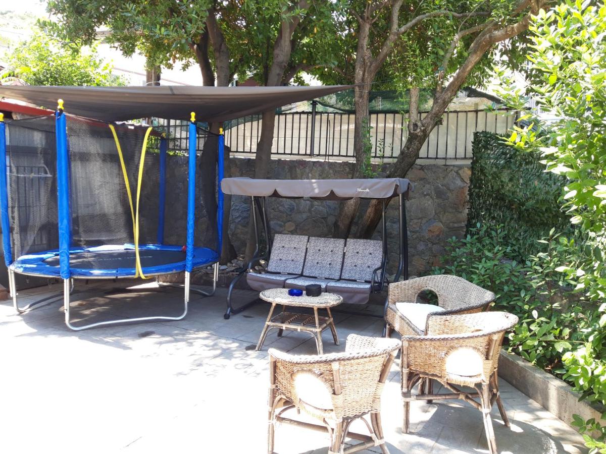 Kastoria Book House with yard - B&B